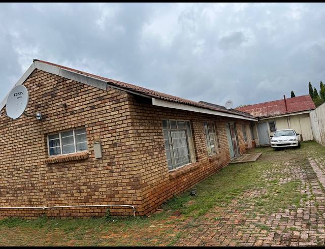 4 BEDROOM FREEHOLD FOR SALE IN EDENVALE CENTRAL